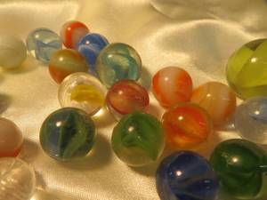 lot 36 image: VINTAGE MARBLES