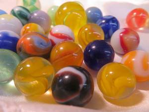 lot 38 image: VINTAGE MARBLES