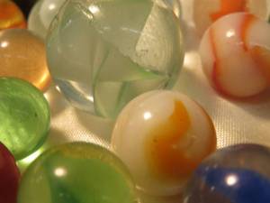 lot 43 image: VINTAGE MARBLES