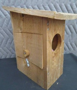 lot 49 image: BIRD HOUSE