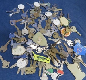 lot 64 image: LOT OF KEYS