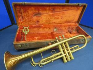 lot 69 image: VINTAGE TRUMPET