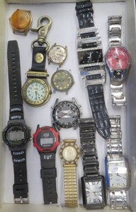lot 89 image: LOT OF VINTAGE WATCHES
