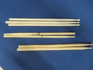 lot 97 image: LOT OF ASSORTED DRUM STICKS.