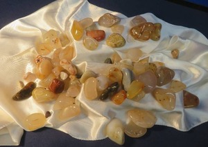 lot 100 image: BRAZILIAN AGATES
