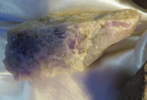 lot 101 image: AMETHYST, AGATE, AND