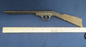 lot 131 image: RARE LITTLE VINTAGE DAISY AIR BB GUN