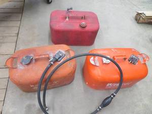 lot 152 image: 3 MARINE GAS CANS