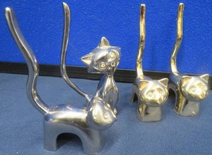 lot 85 image: RETRO CHROME, GOLD CAT RING HOLDERS