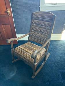 lot 22 image: Rocking Chair