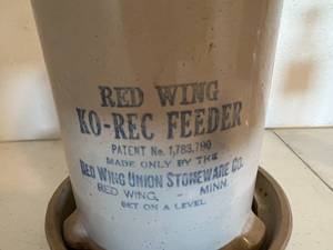 lot 41 image: Red Wing Ko-Rec Feeder
