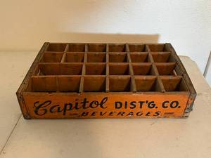 lot 43 image: Capitol Beverages Distg Owatonna MN Wood Beverage Case