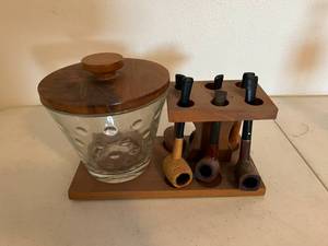 lot 45 image: Vintage Tobacco & Pipe Holder