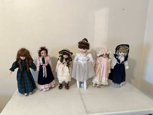 lot 54 image: Dolls
