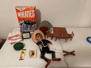 lot 65 image: Collectibles