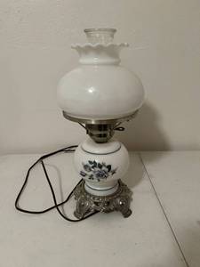 lot 69 image: Lamp
