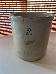 lot 176 image: 2 Gallon Redwing Crock