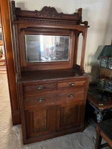 lot 180 image: Antique Washstand