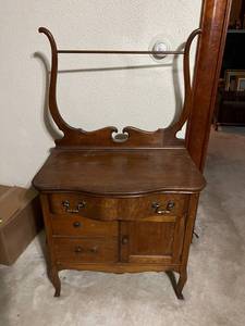 lot 195 image: Antique Dresser