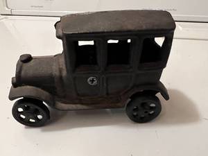lot 197 image: Cast Iron Toy Car