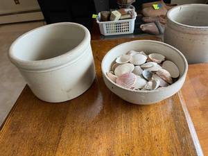 lot 220 image: Stoneware
