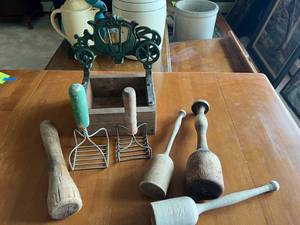 lot 229 image: Vintage Kitchen Items