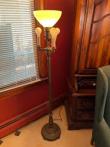 lot 244 image: Vintage Floor Lamp