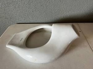 lot 249 image: Antique Porcelain Bedpan