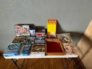 lot 252 image: Games & Puzzles