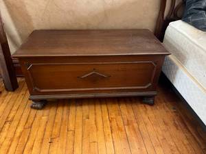 lot 255 image: Cedar Chest