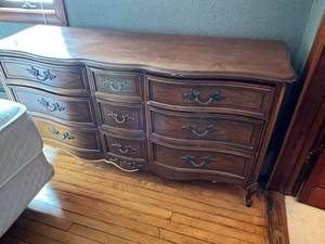 lot 258 image: Dresser