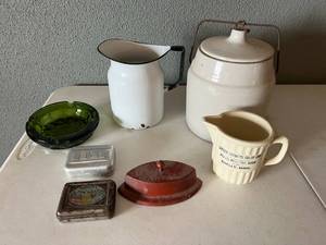 lot 262 image: Vintage Kitchen Items