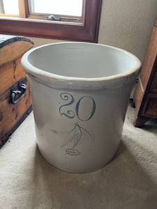 lot 270 image: 20 Gallon Union Stoneware Crock
