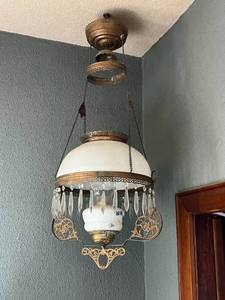 lot 275 image: Antique Hanging Kerosene Lamp