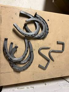 lot 290 image: Horseshoes