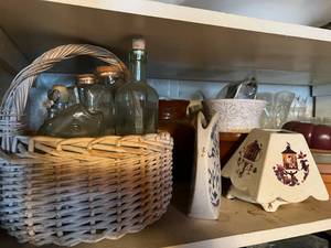 lot 298 image: Everything on Shelf