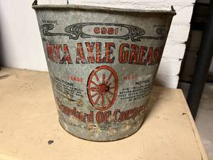lot 299 image: Standard Oil 25# Grease Bucket