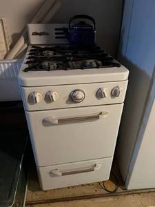 lot 309 image: Perfection Small Gas Stove