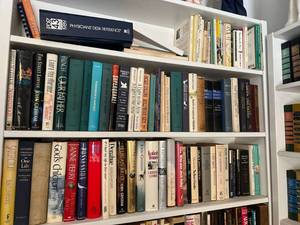 lot 114 image: 3 Shelves of Books