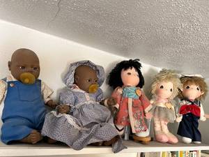 lot 124 image: Dolls