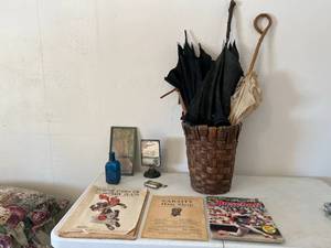 lot 127 image: Collectibles