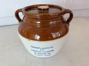 lot 132 image: Eldred MN Bean Pot Stoneware