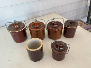 lot 134 image: 6 Stoneware Pieces