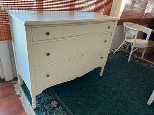 lot 151 image: 3 Drawer Dresser