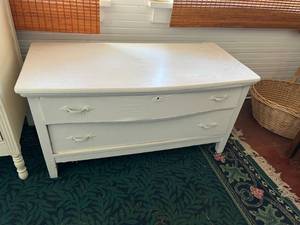 lot 152 image: 2 Drawer Dresser