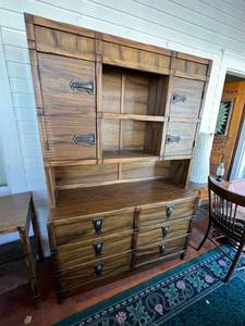 lot 156 image: 2 Piece Dresser