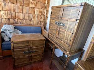 lot 157 image: 2 Cabinets, Desk & Chair