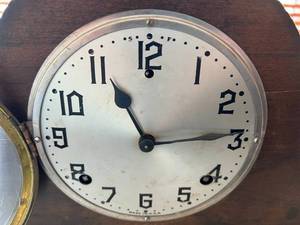 lot 174 image: Gilbert Mantle Clock