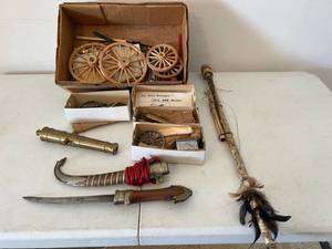 lot 78 image: Knife & Collectibles