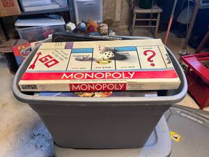 lot 318 image: Tote of Games